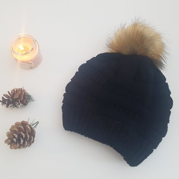 New Women's Black Ribbed Slouchy Beanie Toque with Detachable Faux Fur Pom Pom - Picture 4 of 7